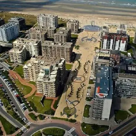 6 Persoons 2 Slaapkamer 2 Badkamer Appt Esplanade * De Panne